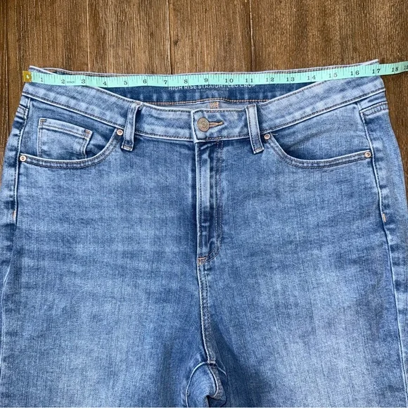 Chicos Jeans High rise crop wide leg Straight light wash SZ 2.5 US 14 - Picture 6 of 11